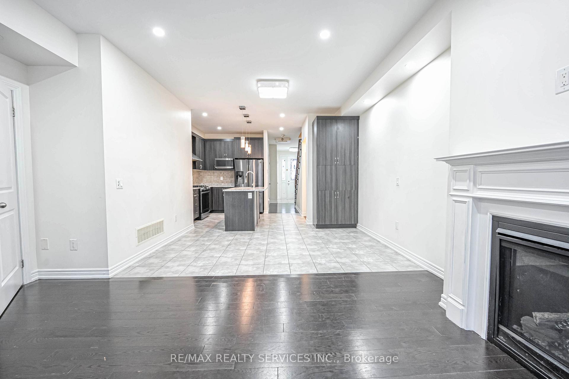 Photo 14 of 62 Hogan Manor Drive, Brampton, Northwest Brampton — HOMEH