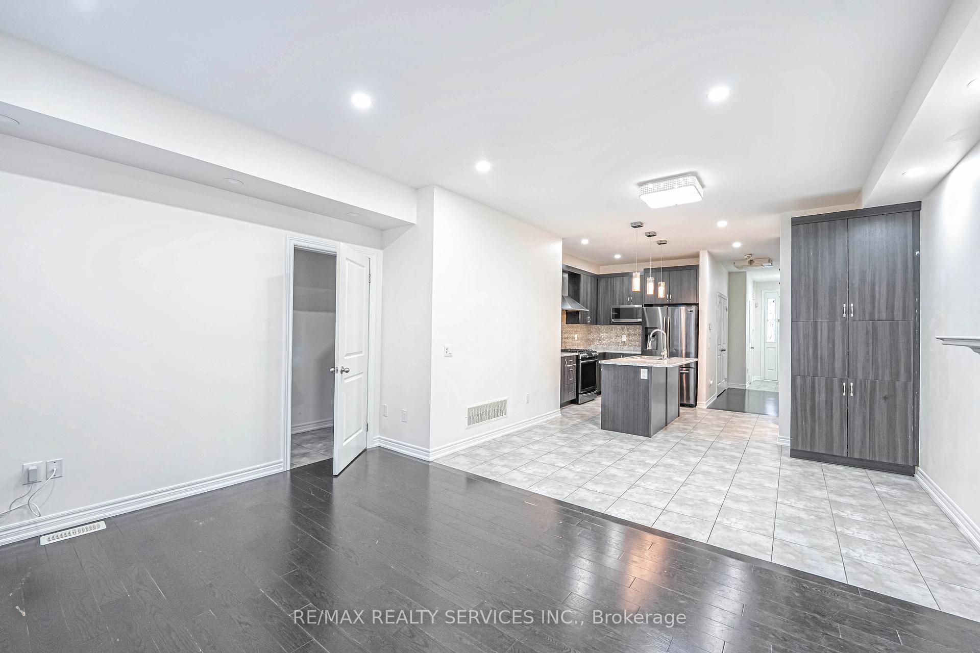 Photo 15 of 62 Hogan Manor Drive, Brampton, Northwest Brampton — HOMEH
