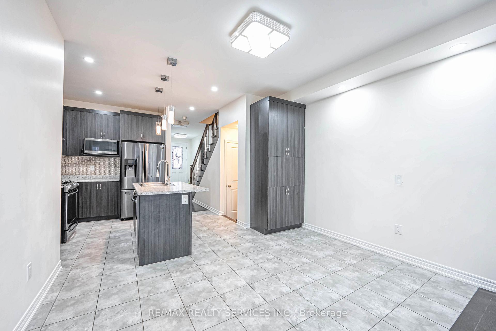 Photo 17 of 62 Hogan Manor Drive, Brampton, Northwest Brampton — HOMEH