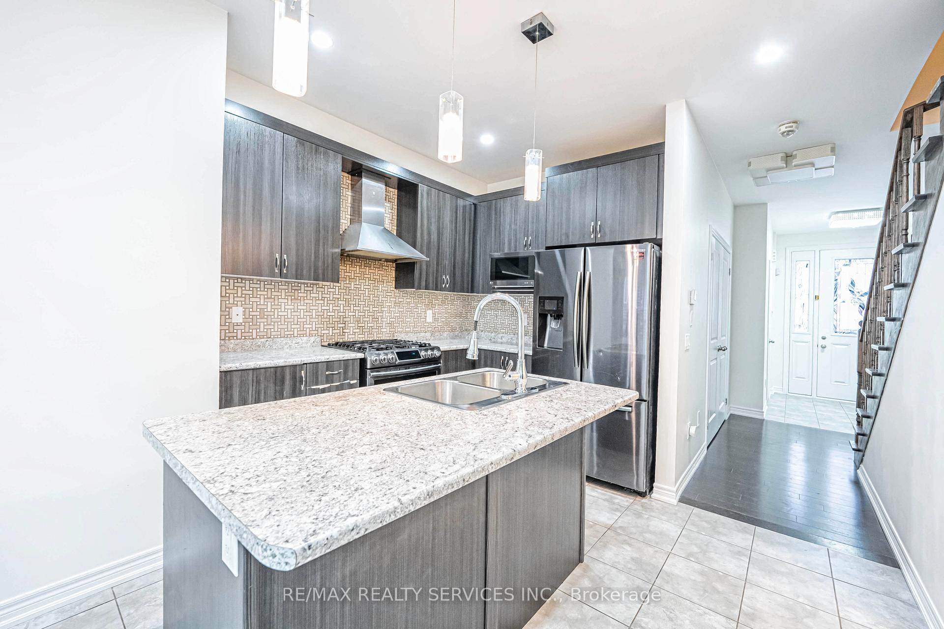 Photo 18 of 62 Hogan Manor Drive, Brampton, Northwest Brampton — HOMEH