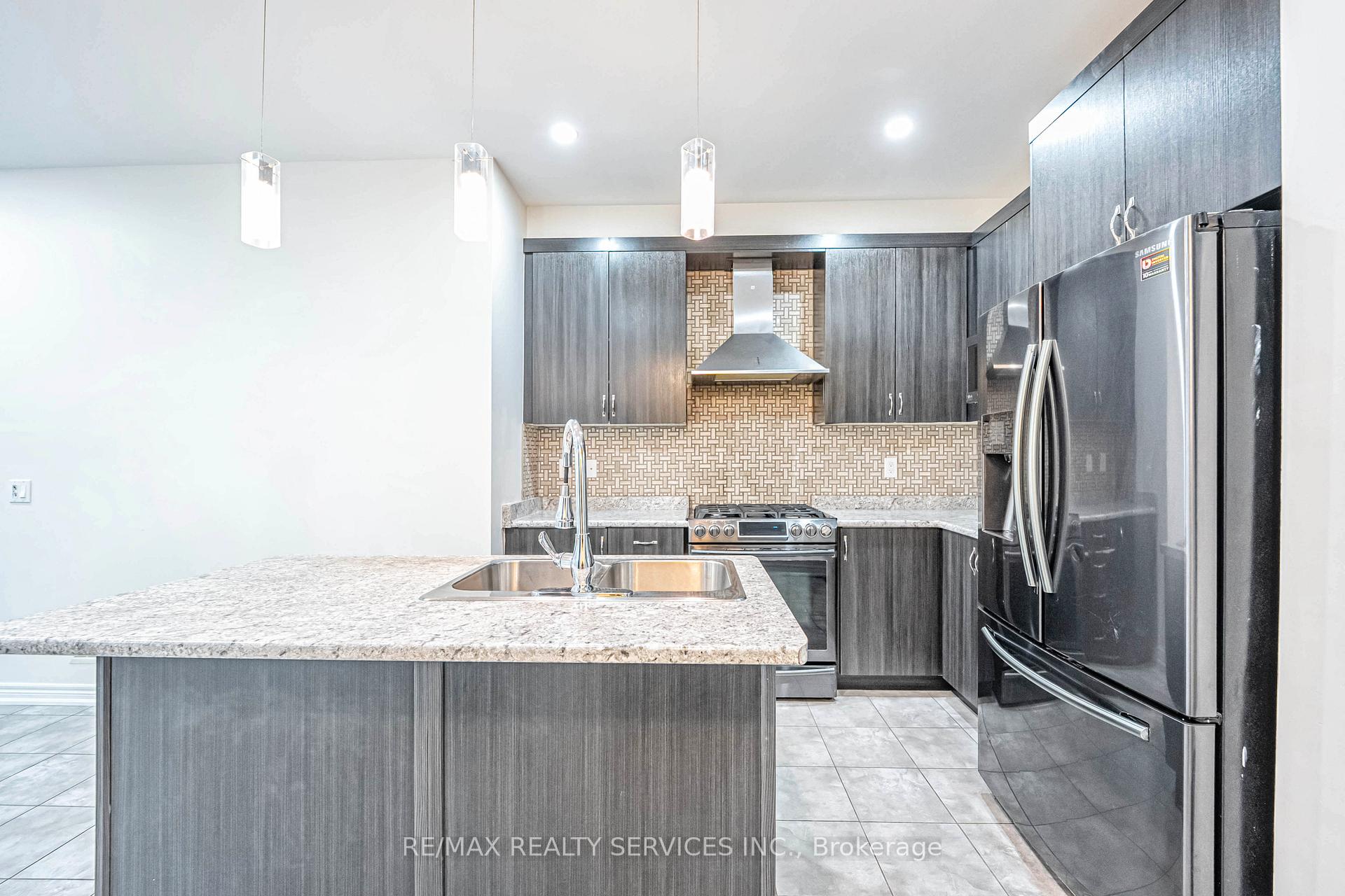 Photo 19 of 62 Hogan Manor Drive, Brampton, Northwest Brampton — HOMEH