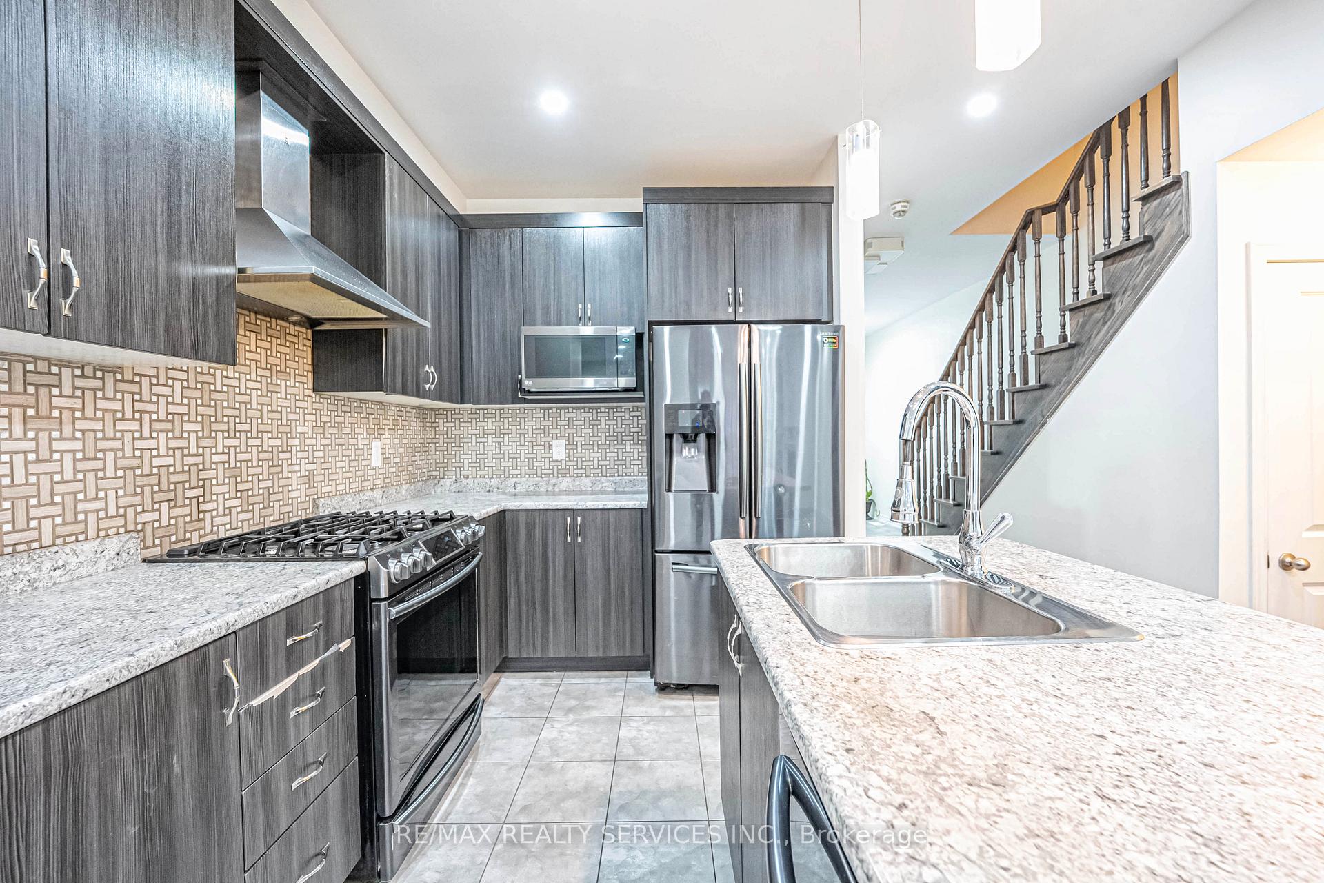 Photo 20 of 62 Hogan Manor Drive, Brampton, Northwest Brampton — HOMEH