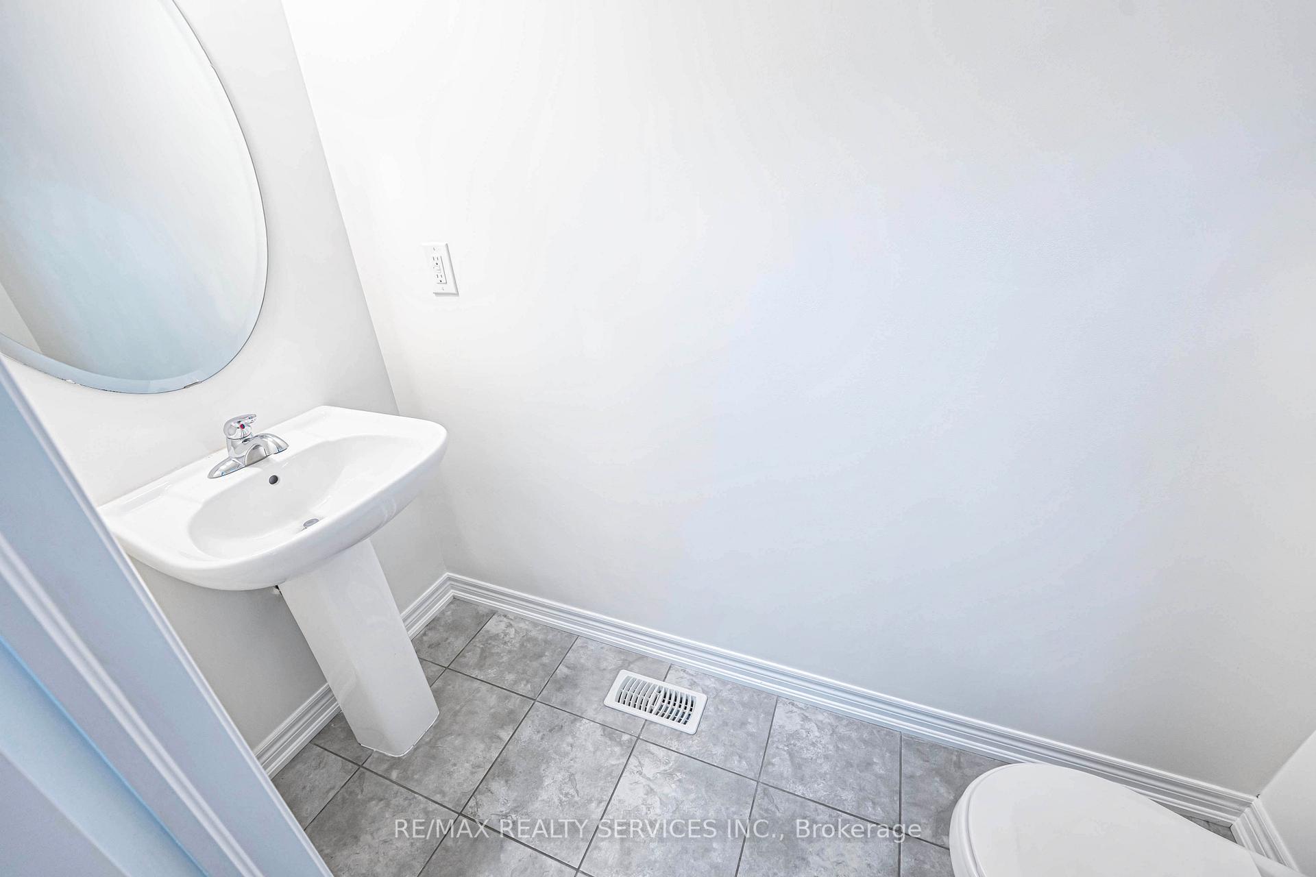 Photo 21 of 62 Hogan Manor Drive, Brampton, Northwest Brampton — HOMEH