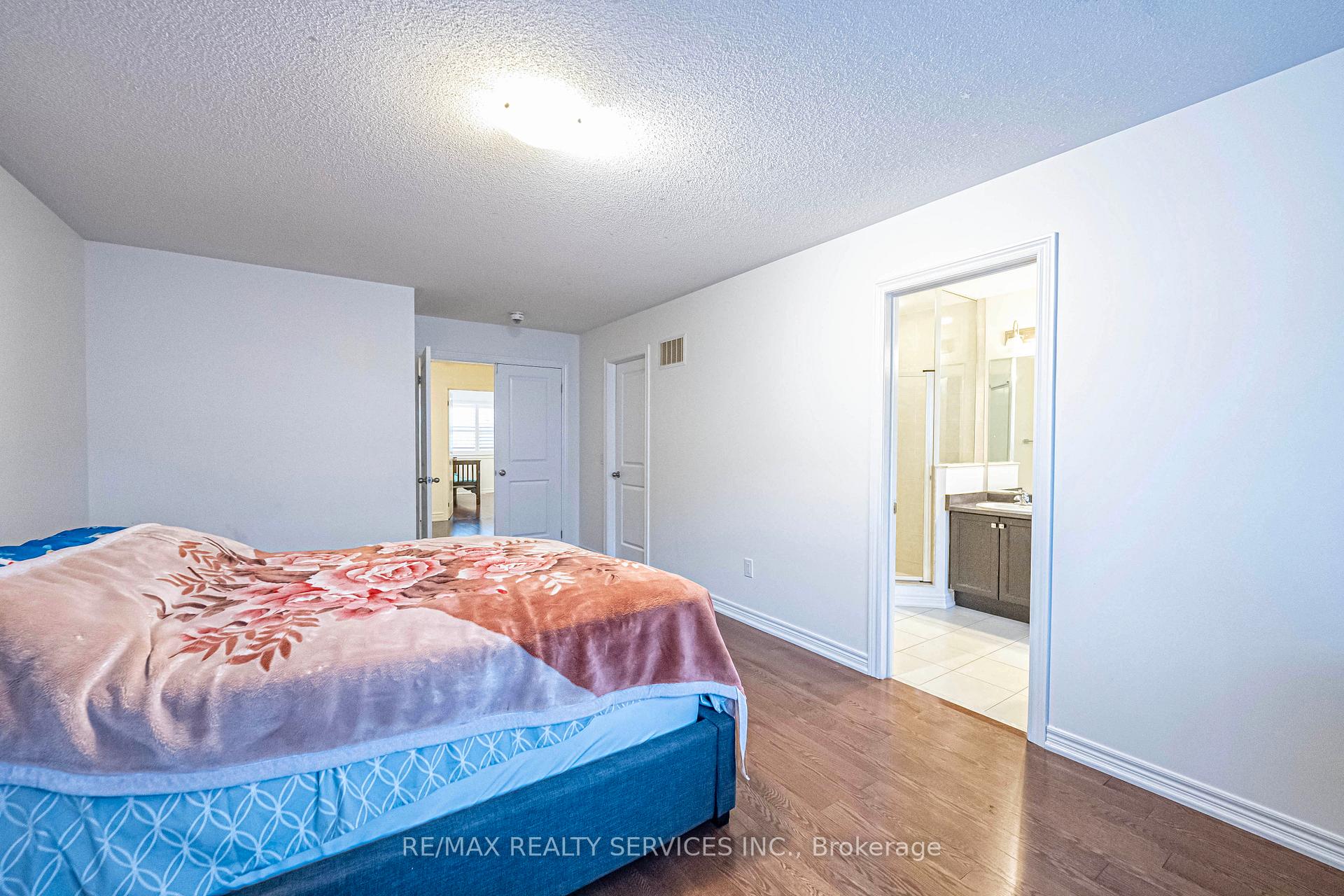 Photo 26 of 62 Hogan Manor Drive, Brampton, Northwest Brampton — HOMEH