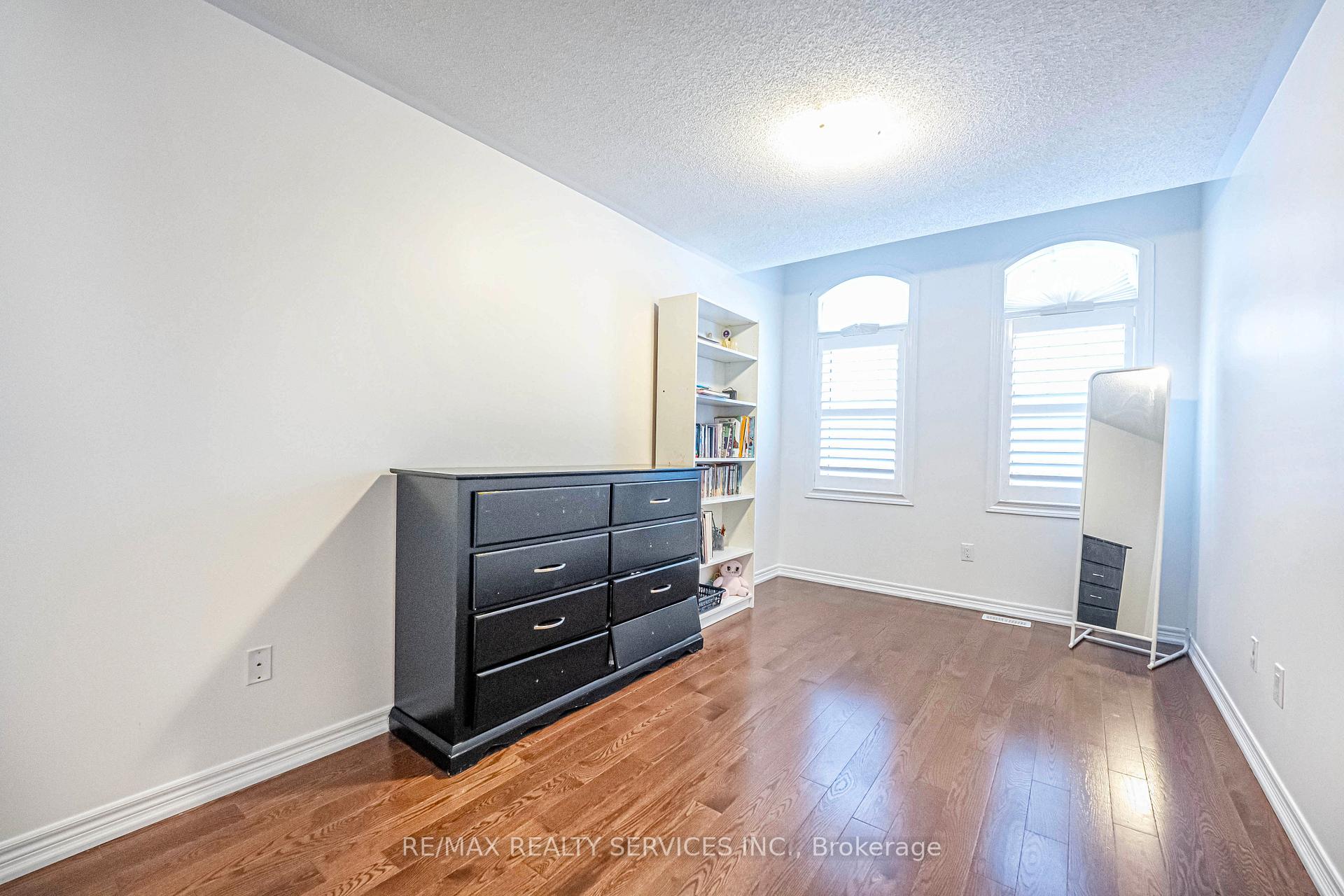 Photo 32 of 62 Hogan Manor Drive, Brampton, Northwest Brampton — HOMEH
