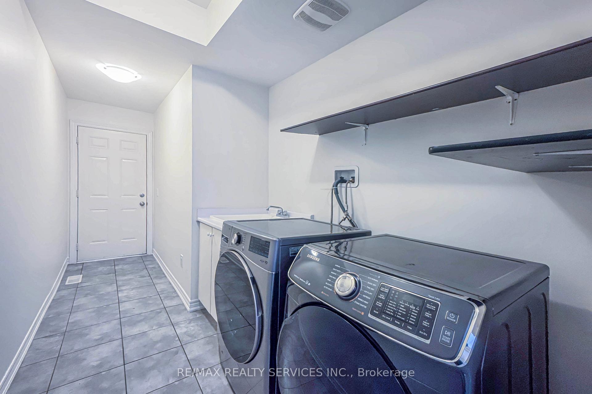 Photo 35 of 62 Hogan Manor Drive, Brampton, Northwest Brampton — HOMEH
