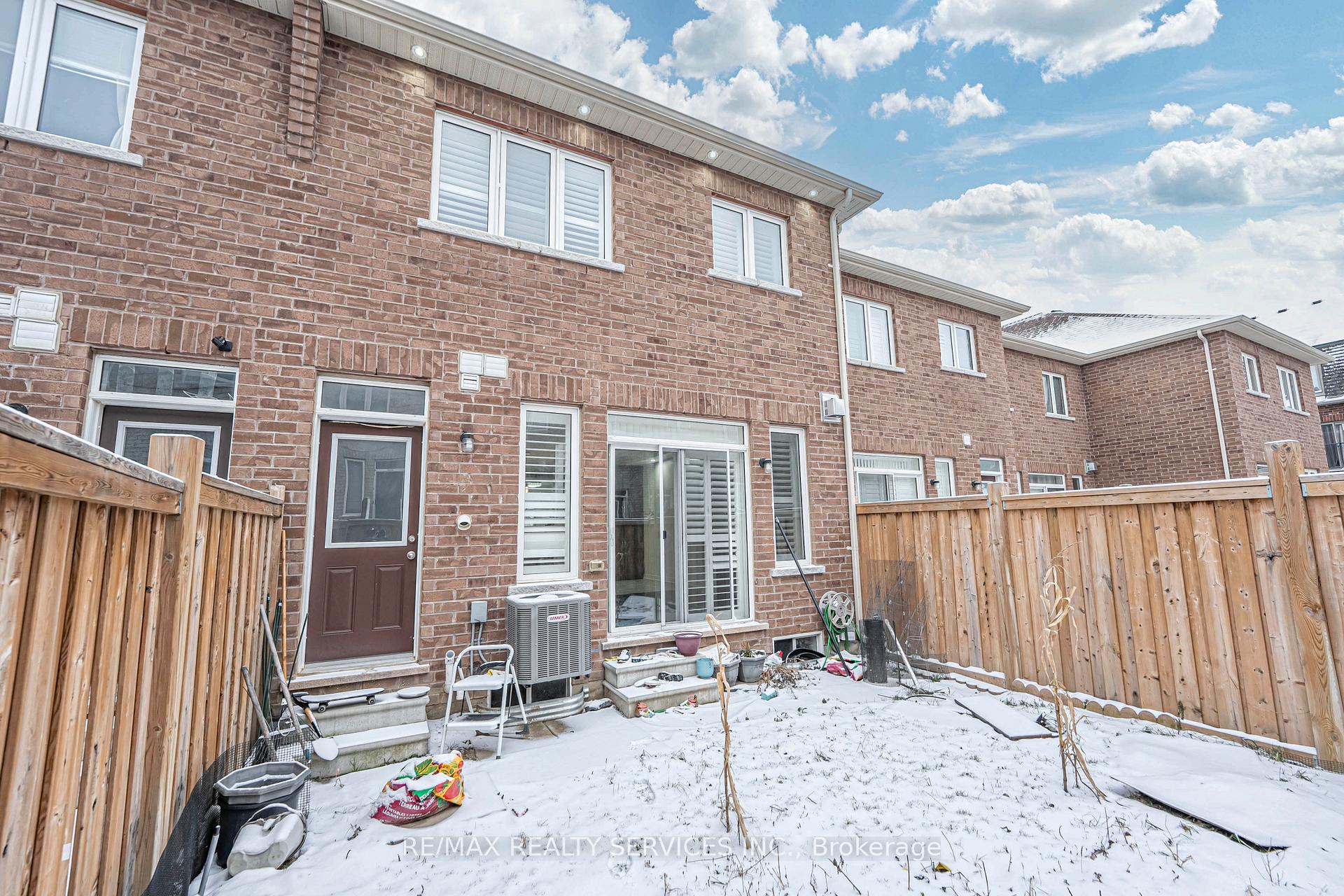 Photo 38 of 62 Hogan Manor Drive, Brampton, Northwest Brampton — HOMEH