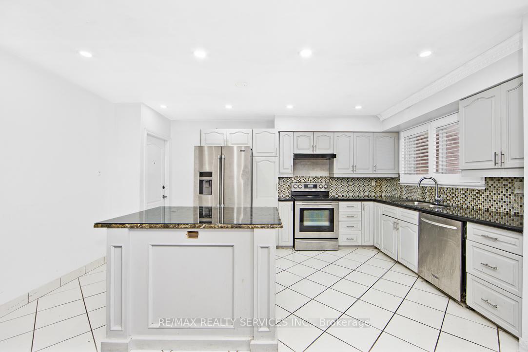 Photo 6 of 58 Watson Crescent, Brampton, Brampton East — HOMEH