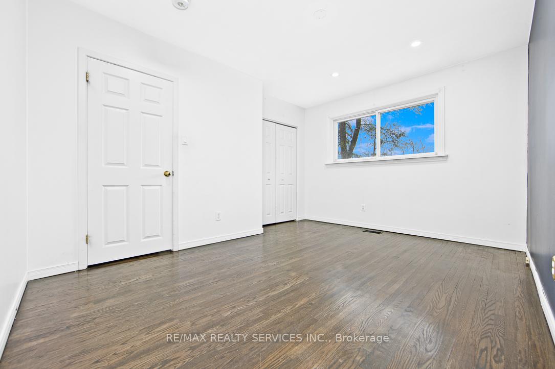 Photo 8 of 58 Watson Crescent, Brampton, Brampton East — HOMEH