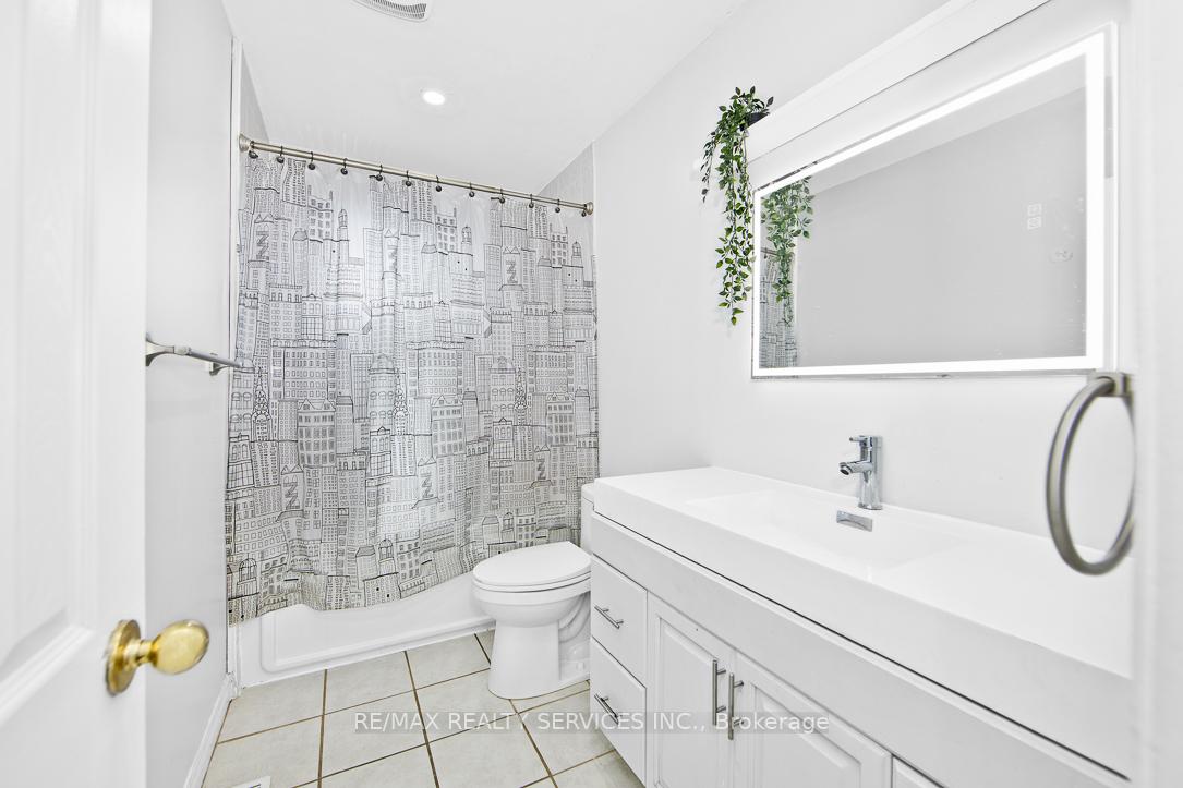 Photo 11 of 58 Watson Crescent, Brampton, Brampton East — HOMEH
