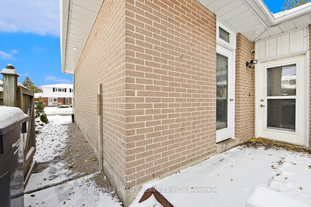 Photo 12 of 58 Watson Crescent, Brampton, Brampton East — HOMEH