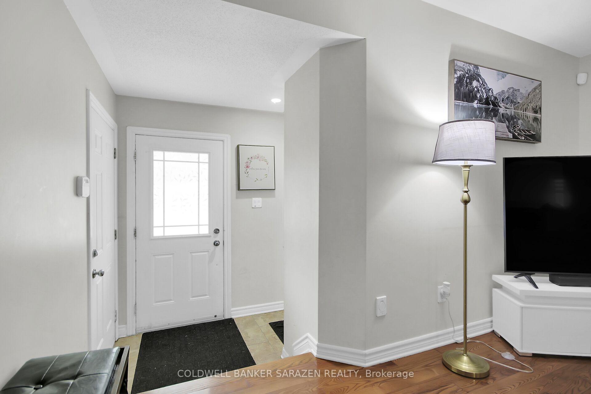 Photo 3 of 123 Tacom Circle, Ottawa, Barrhaven - Strandherd — HOMEH
