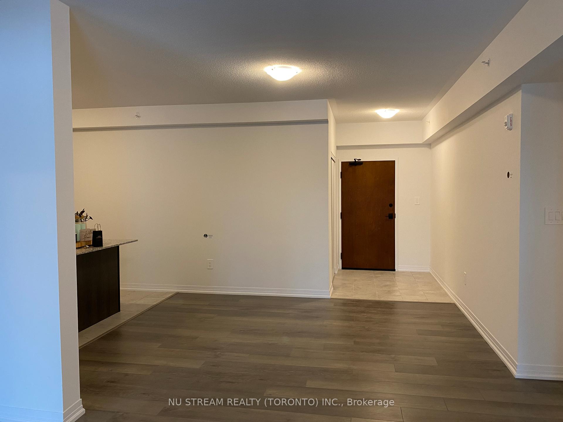 Photo 2 of Unit 210, 15 Kneeshaw Drive, Barrie, Rural Barrie Southeast — HOMEH