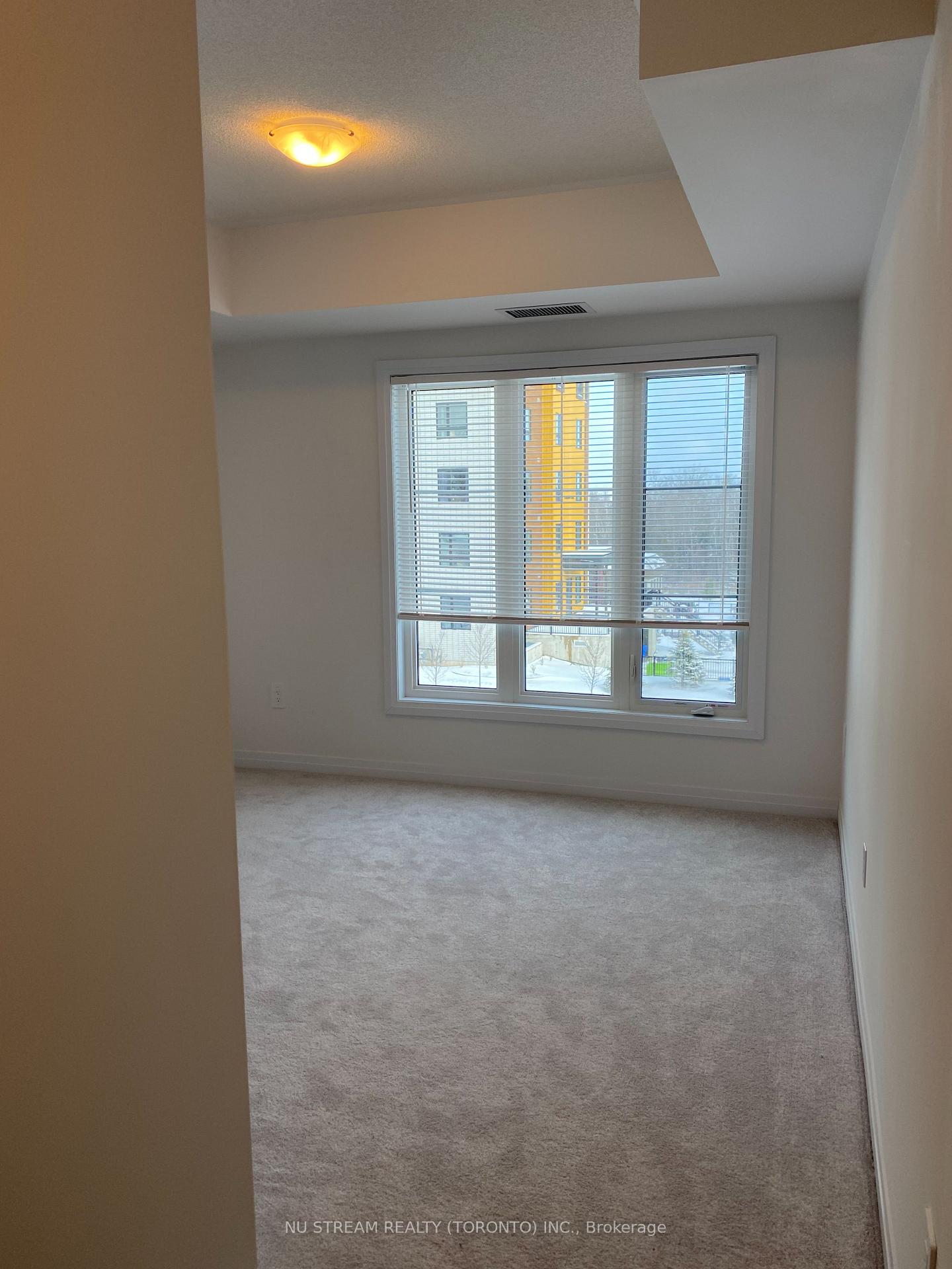Photo 10 of Unit 210, 15 Kneeshaw Drive, Barrie, Rural Barrie Southeast — HOMEH