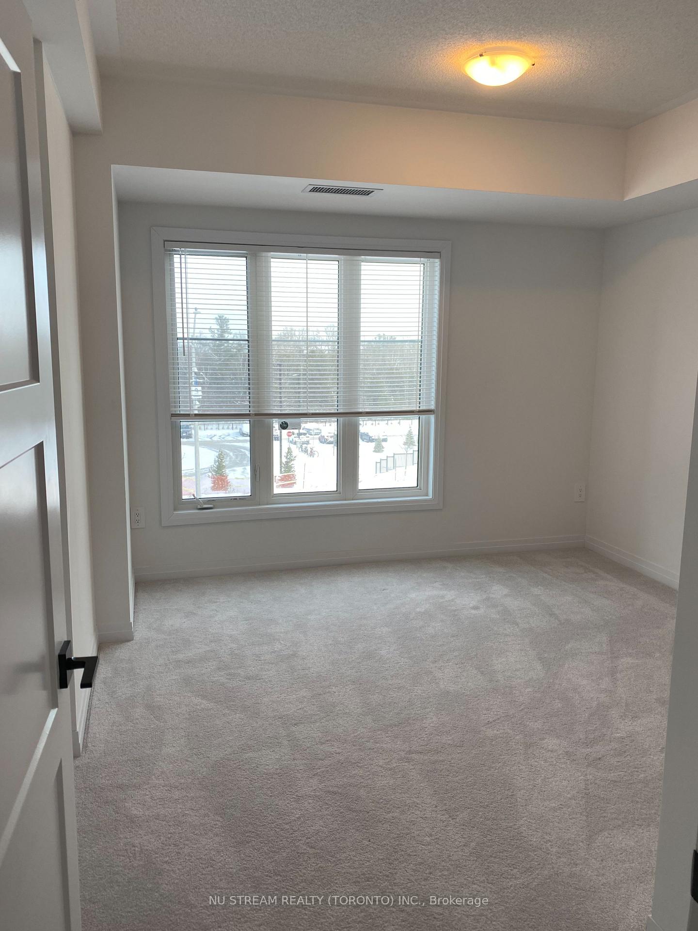 Photo 11 of Unit 210, 15 Kneeshaw Drive, Barrie, Rural Barrie Southeast — HOMEH