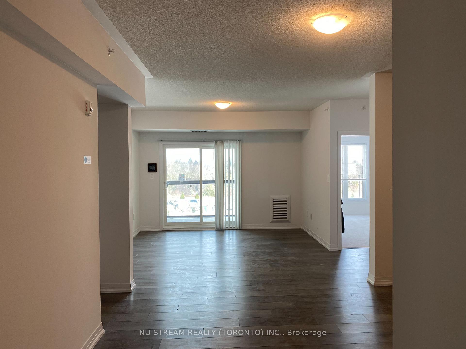 Photo 12 of Unit 210, 15 Kneeshaw Drive, Barrie, Rural Barrie Southeast — HOMEH