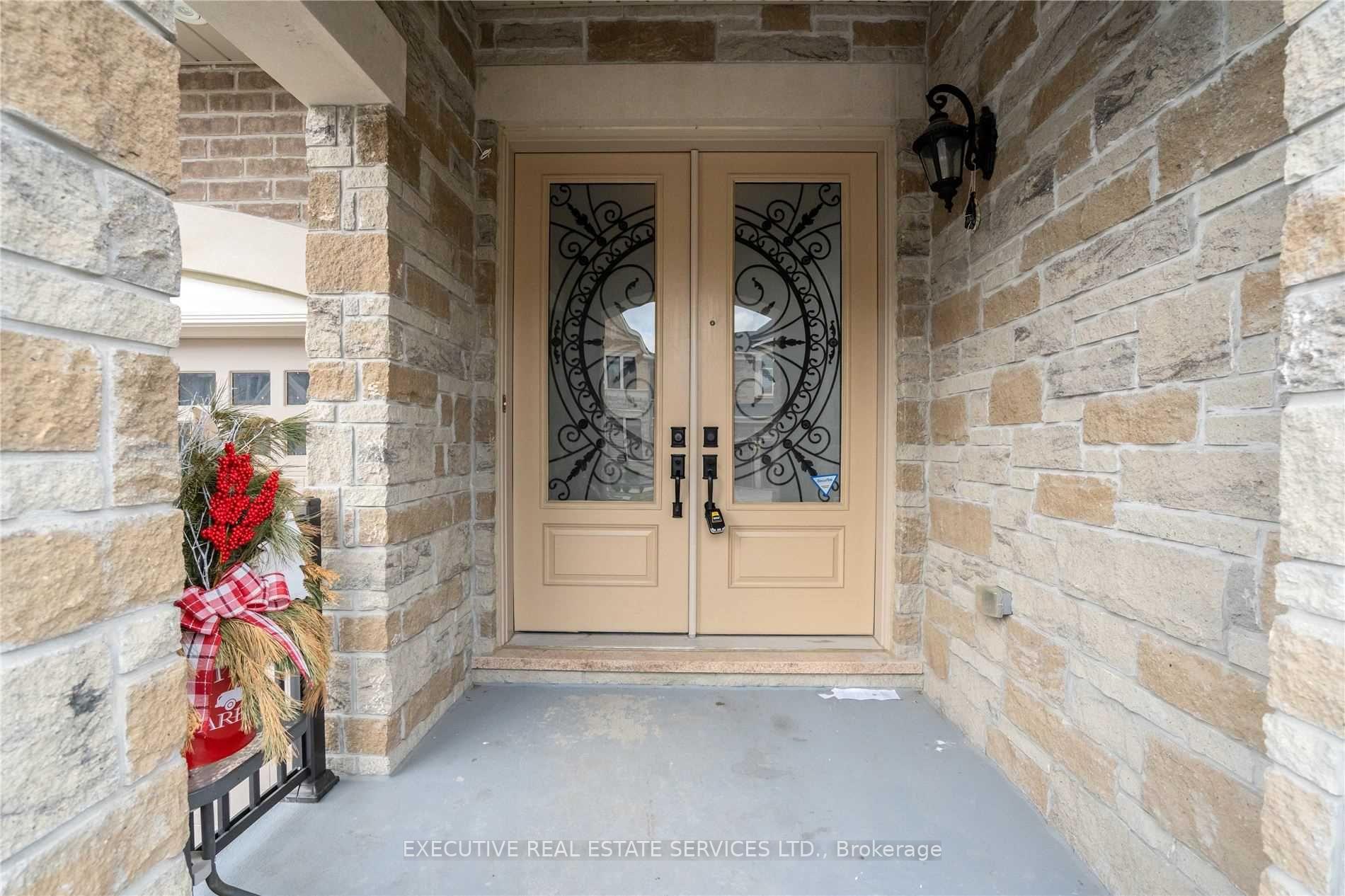 Photo 2 of 48 Foothills Crescent, Brampton, Toronto Gore Rural Estate — HOMEH