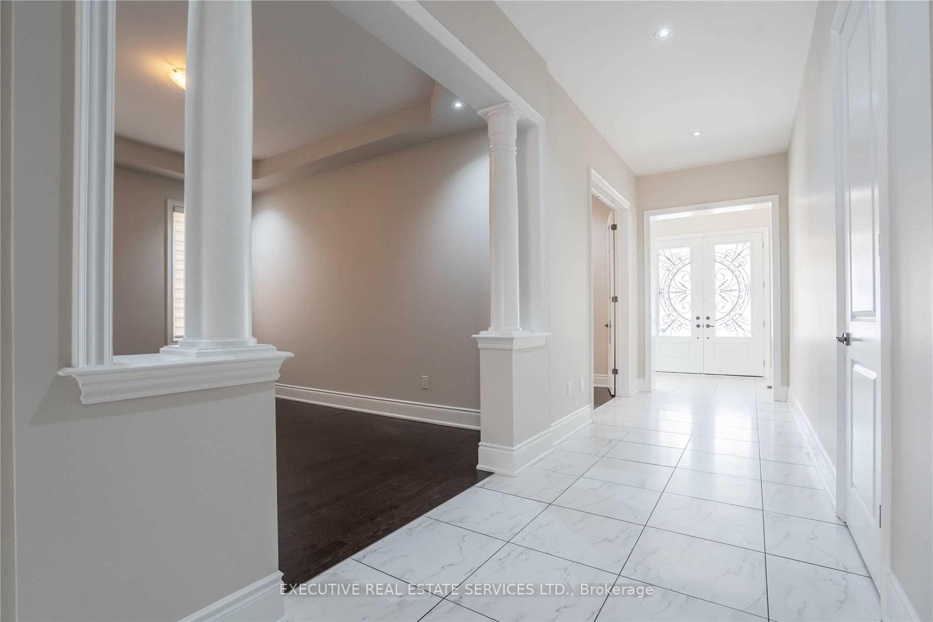 Photo 5 of 48 Foothills Crescent, Brampton, Toronto Gore Rural Estate — HOMEH