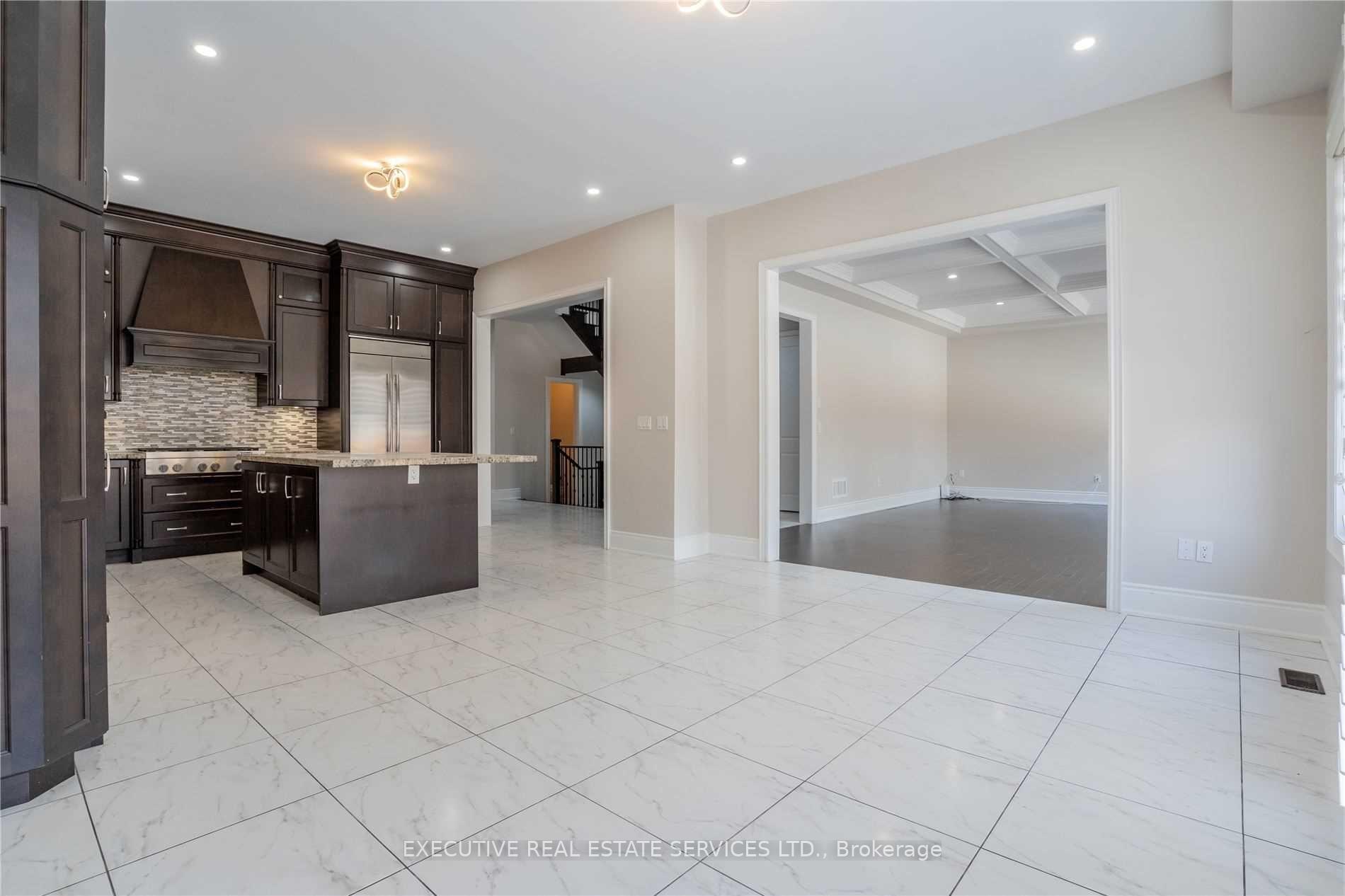 Photo 8 of 48 Foothills Crescent, Brampton, Toronto Gore Rural Estate — HOMEH