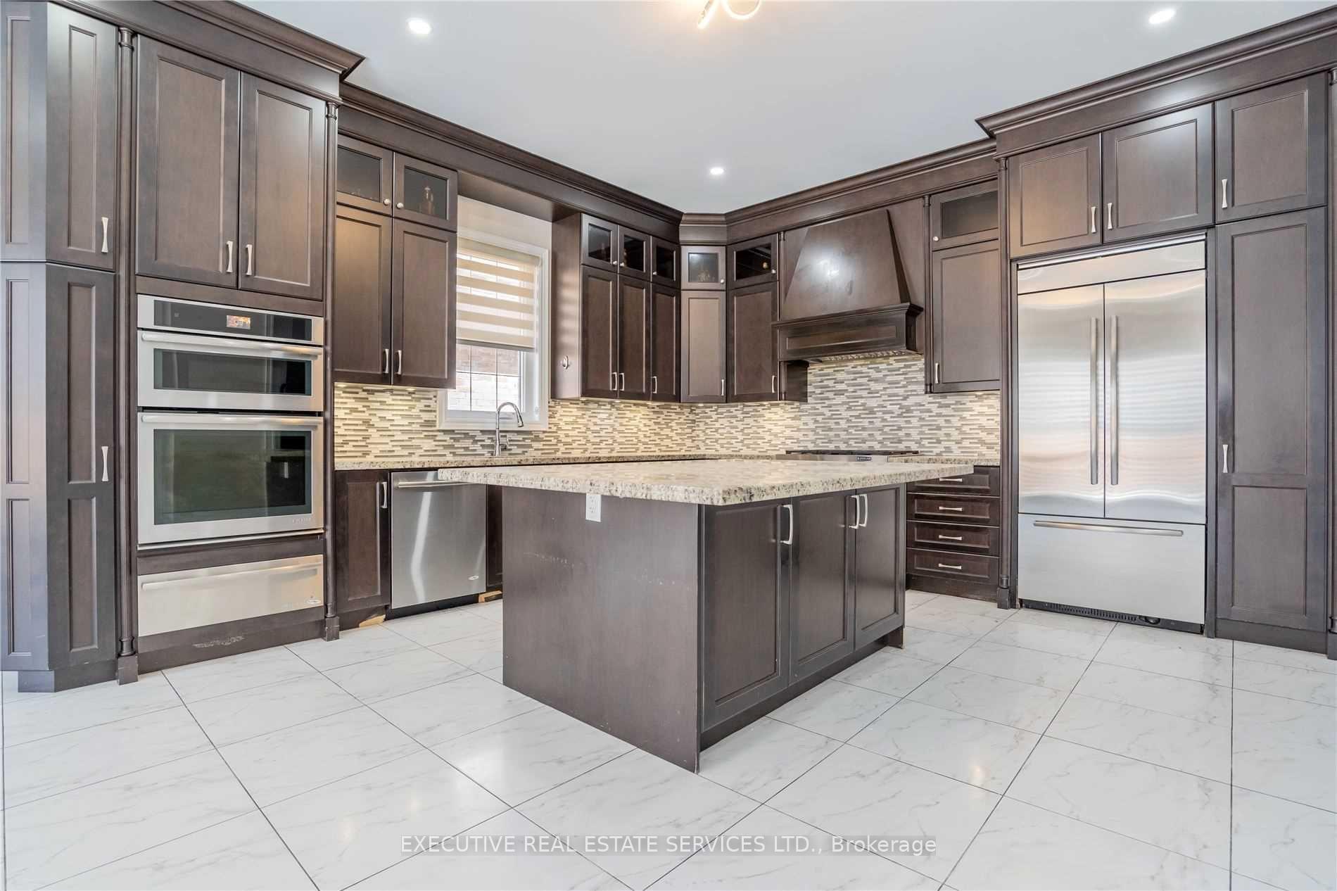 Photo 9 of 48 Foothills Crescent, Brampton, Toronto Gore Rural Estate — HOMEH