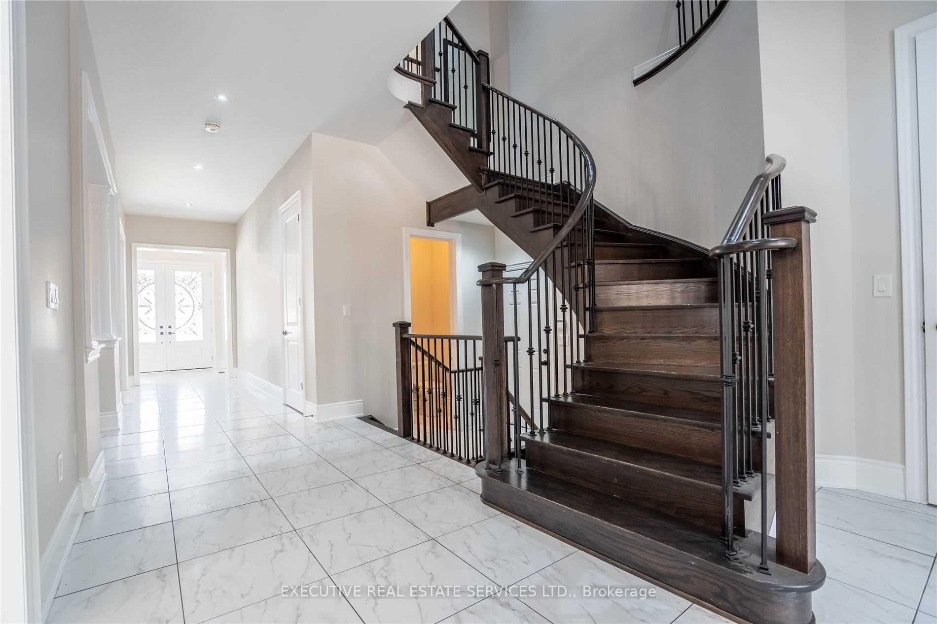 Photo 12 of 48 Foothills Crescent, Brampton, Toronto Gore Rural Estate — HOMEH