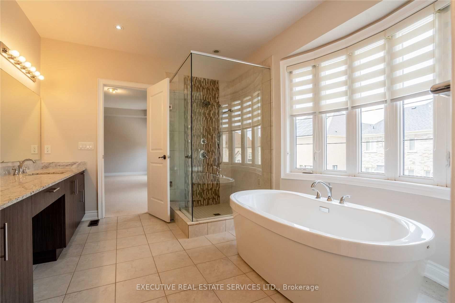 Photo 16 of 48 Foothills Crescent, Brampton, Toronto Gore Rural Estate — HOMEH