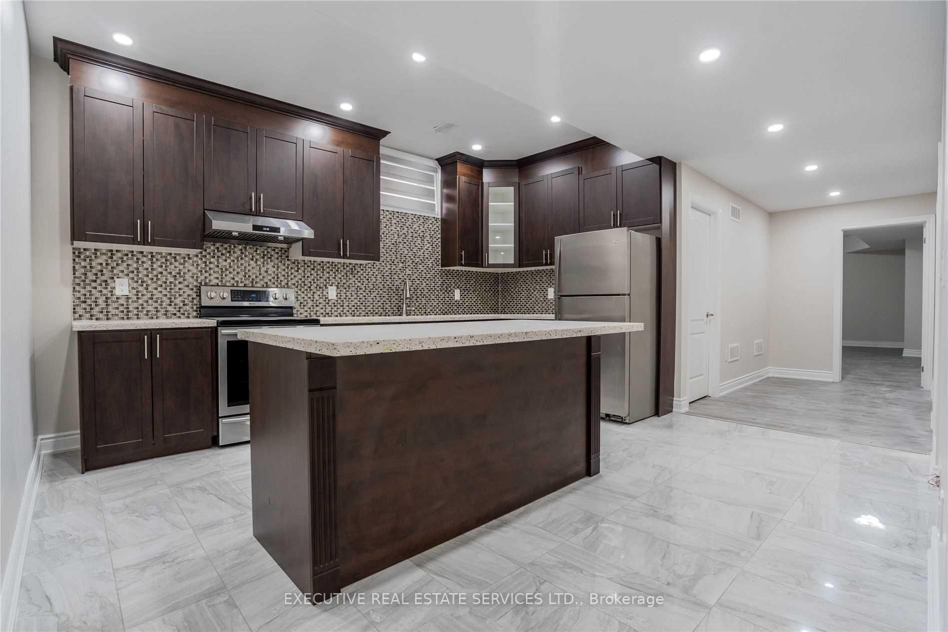 Photo 30 of 48 Foothills Crescent, Brampton, Toronto Gore Rural Estate — HOMEH