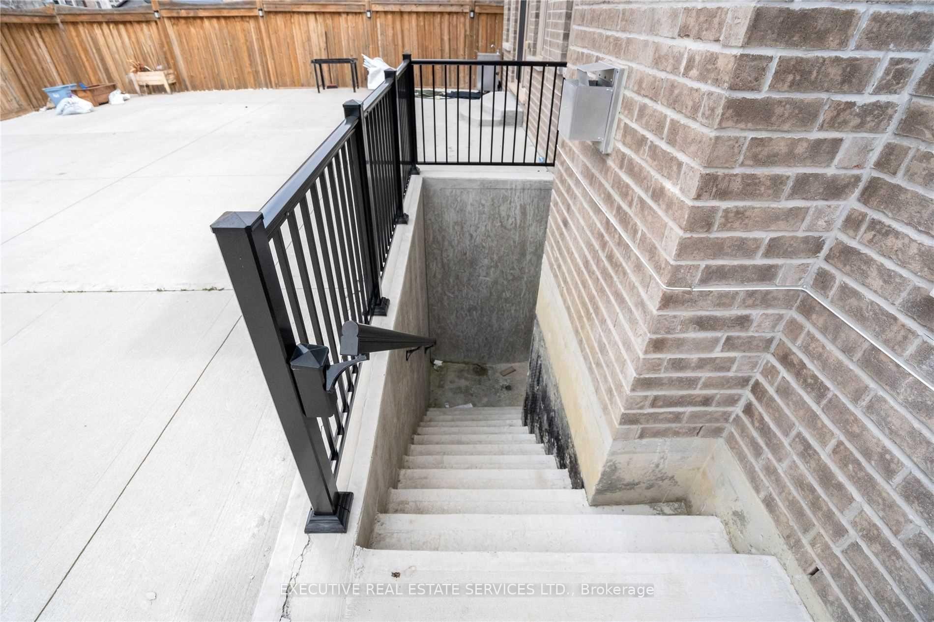 Photo 36 of 48 Foothills Crescent, Brampton, Toronto Gore Rural Estate — HOMEH