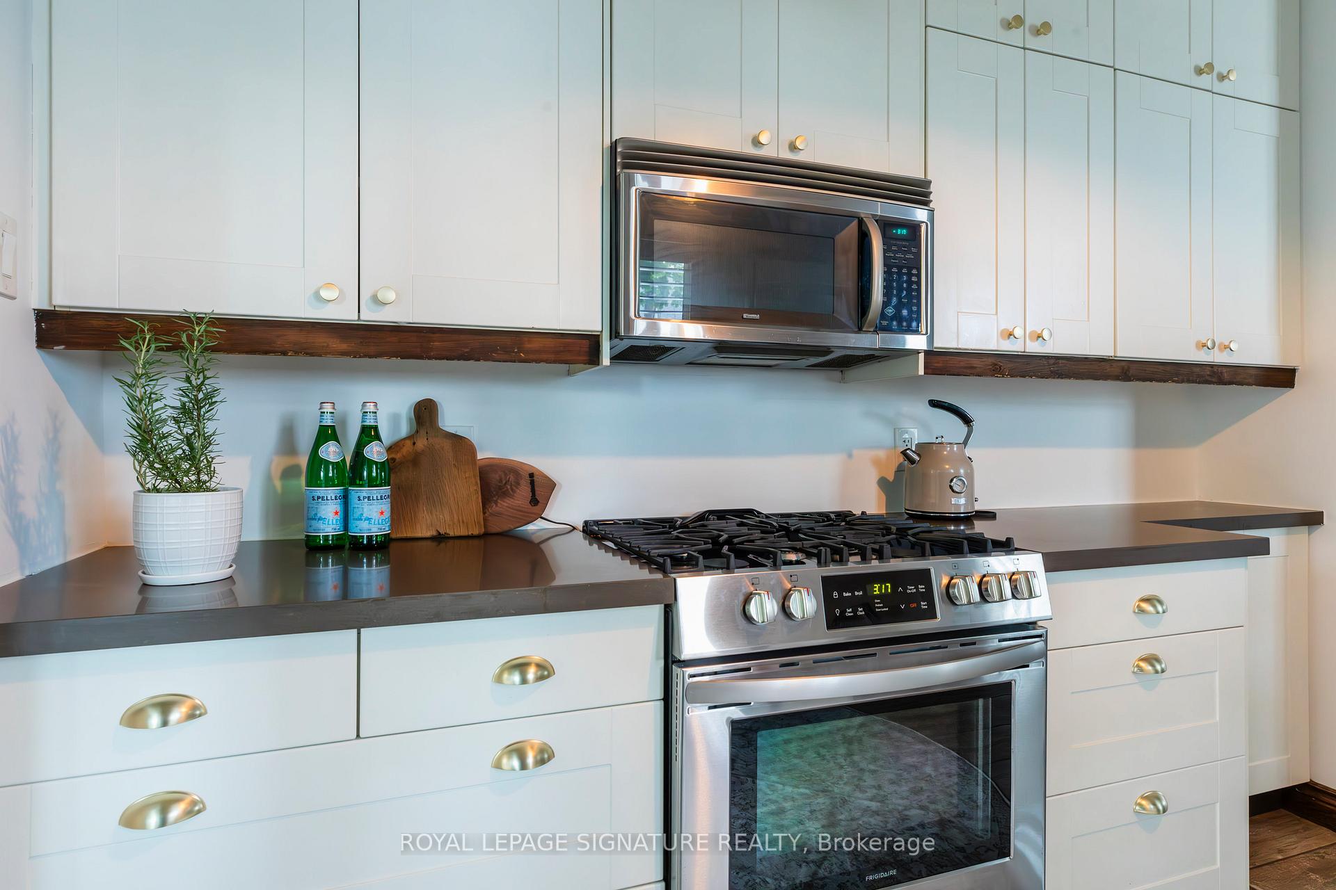 Photo 15 of 109 Fairleigh Avenue S, Hamilton, St. Clair — HOMEH