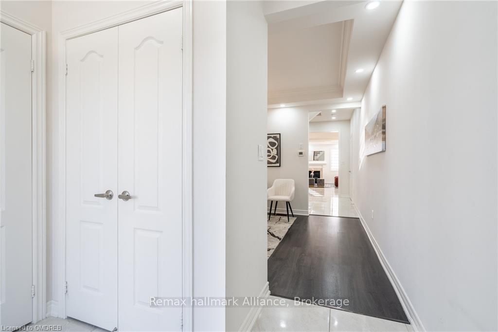 Photo 5 of 20 Westfield Crescent, Hamilton, Waterdown — HOMEH