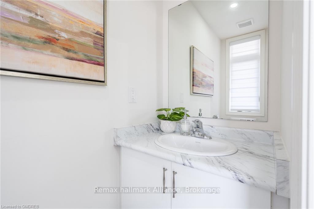 Photo 6 of 20 Westfield Crescent, Hamilton, Waterdown — HOMEH