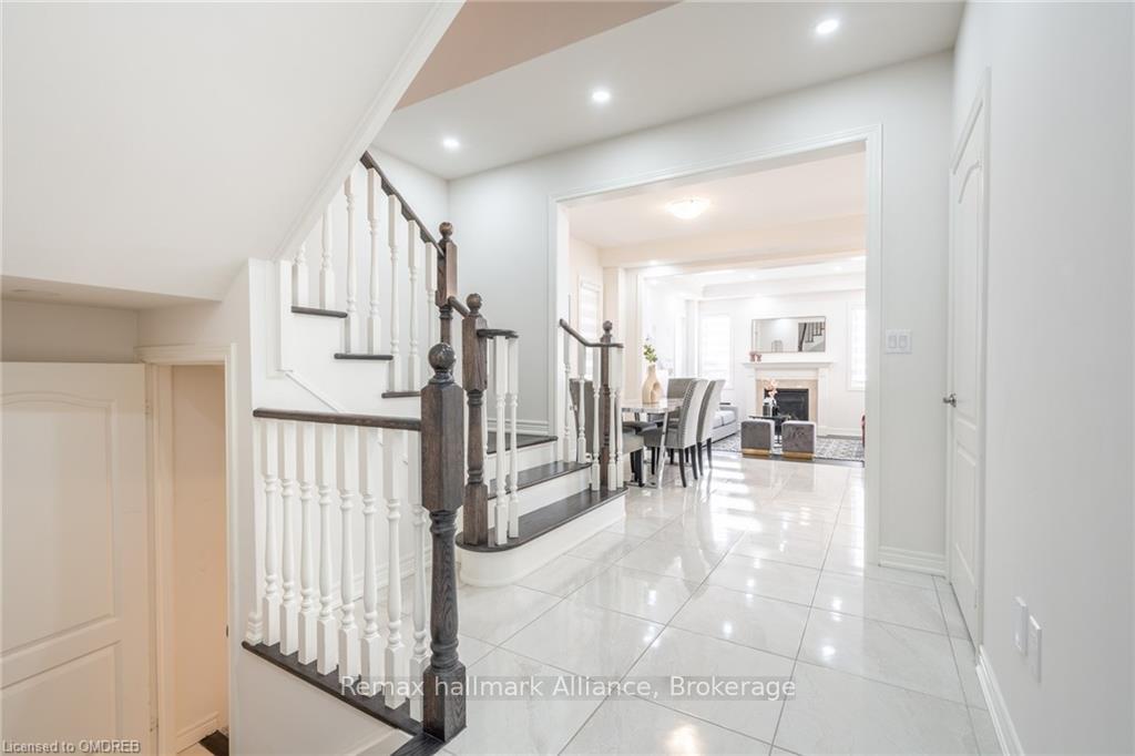 Photo 12 of 20 Westfield Crescent, Hamilton, Waterdown — HOMEH