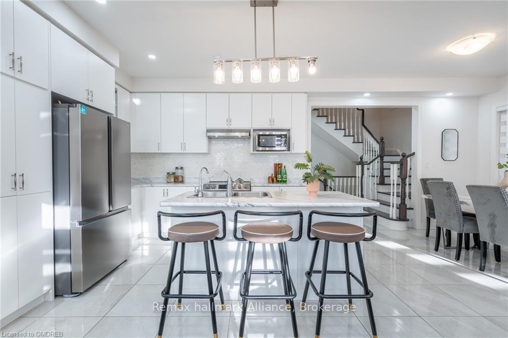 Photo 16 of 20 Westfield Crescent, Hamilton, Waterdown — HOMEH