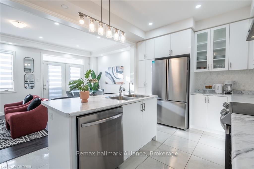 Photo 18 of 20 Westfield Crescent, Hamilton, Waterdown — HOMEH