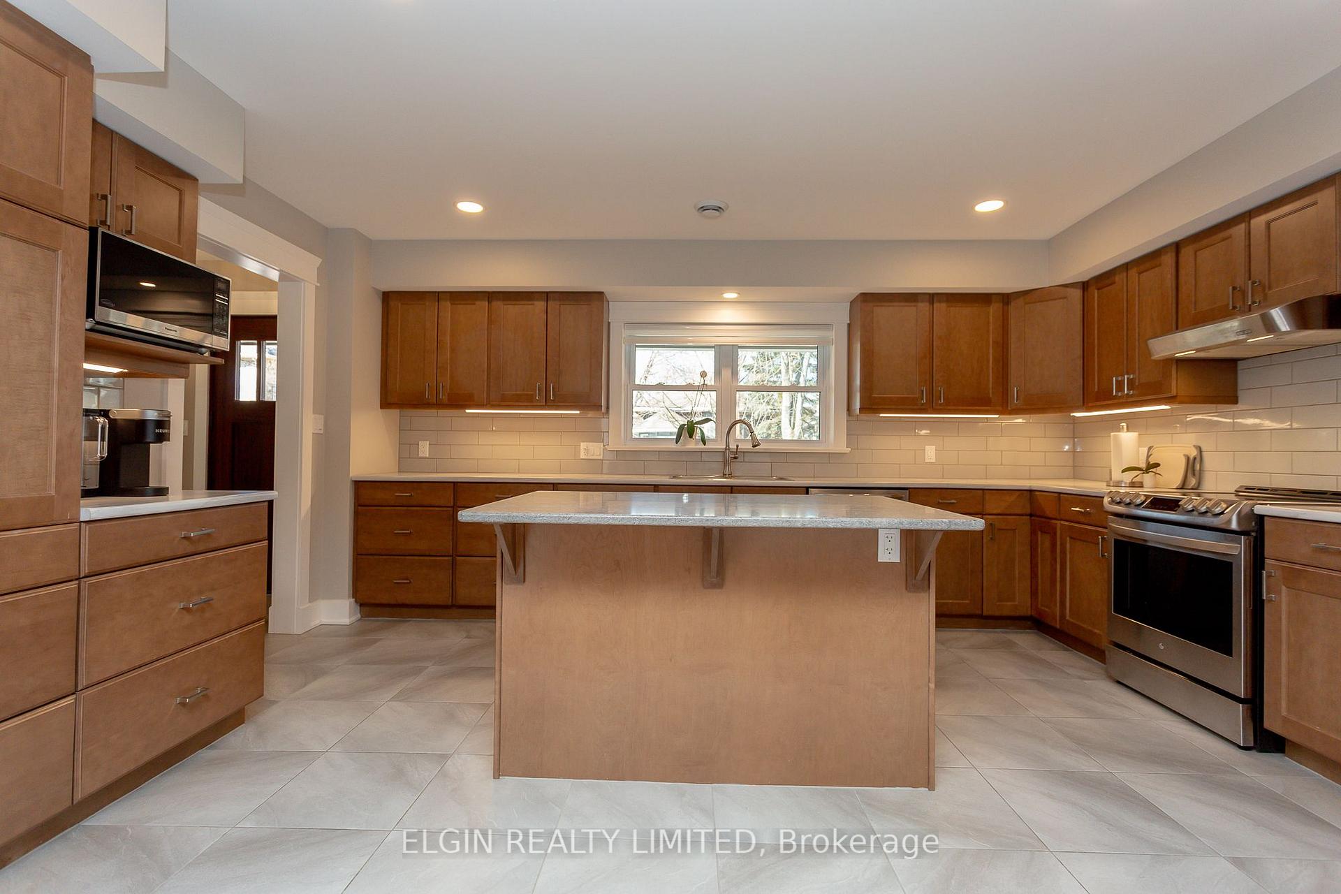 Photo 8 of 13 Isabel Street, St. Thomas — HOMEH