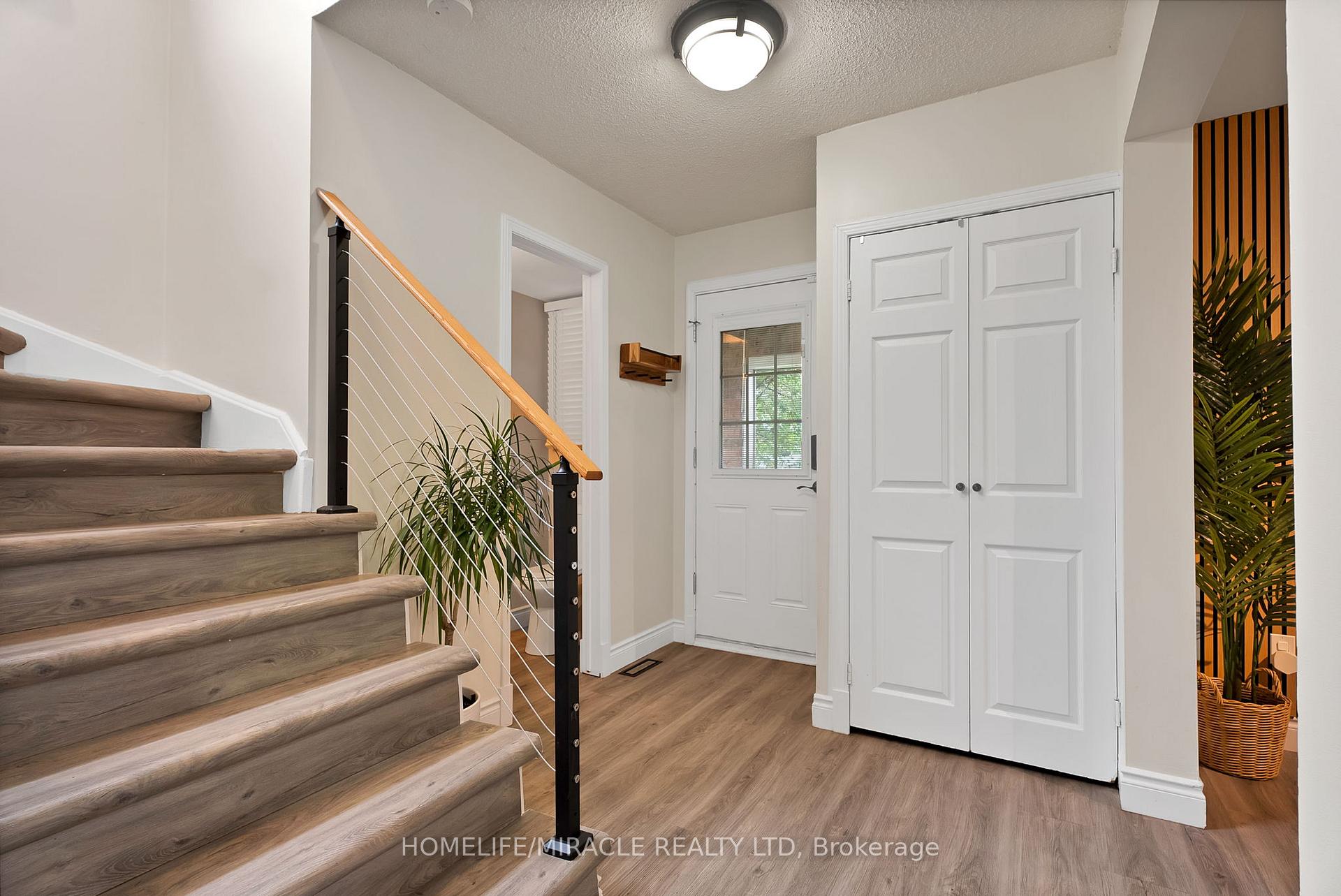 Photo 5 of 36 Driftwood Crescent, Brampton, Heart Lake East — HOMEH