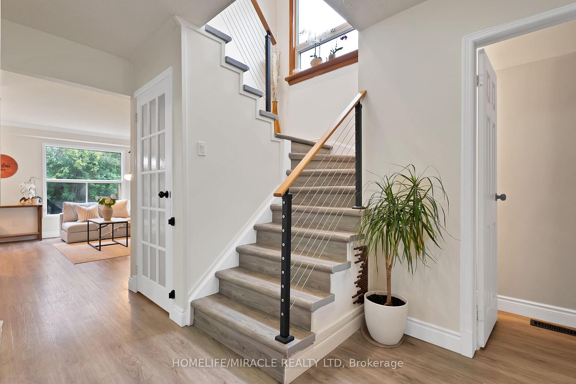 Photo 6 of 36 Driftwood Crescent, Brampton, Heart Lake East — HOMEH