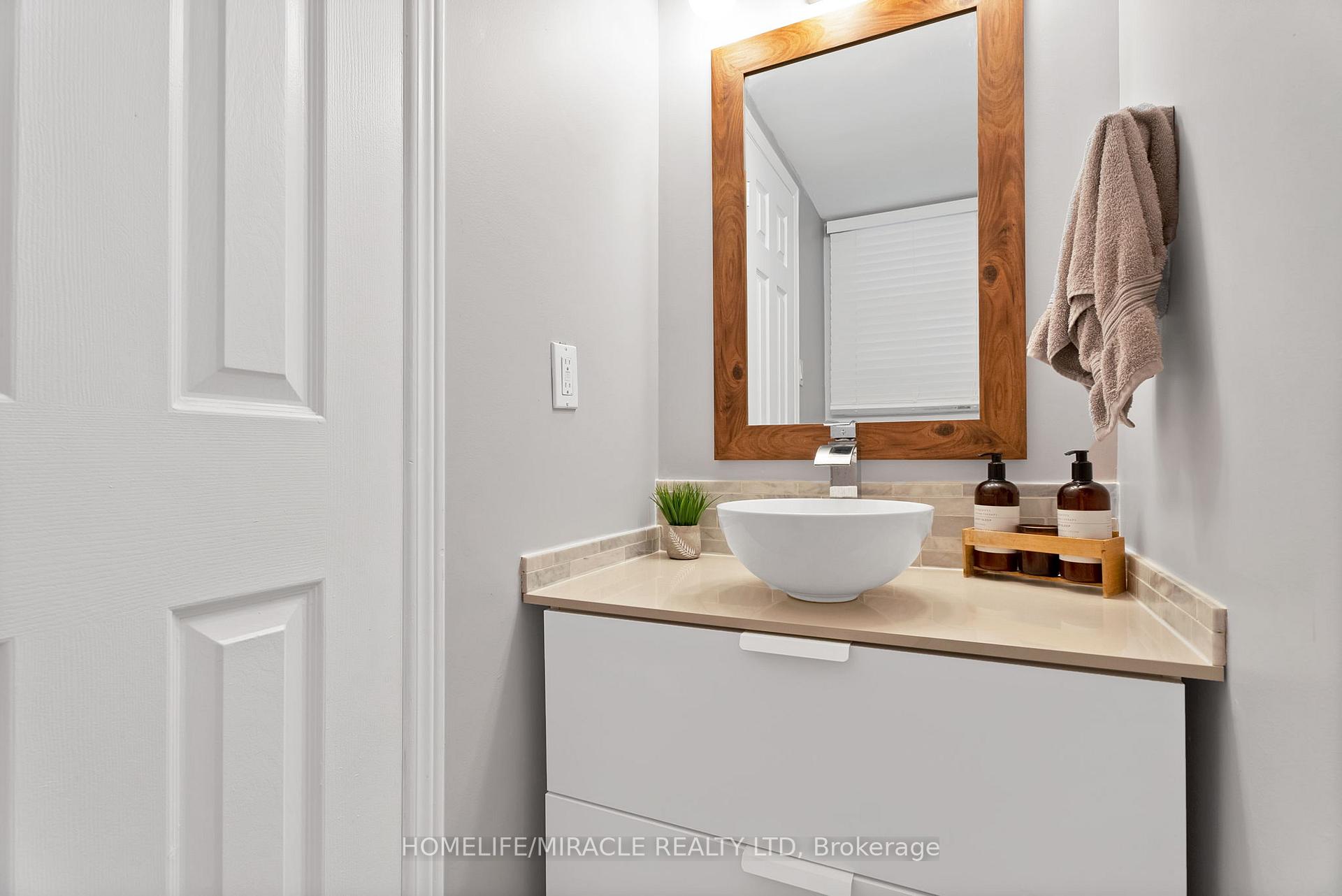 Photo 7 of 36 Driftwood Crescent, Brampton, Heart Lake East — HOMEH