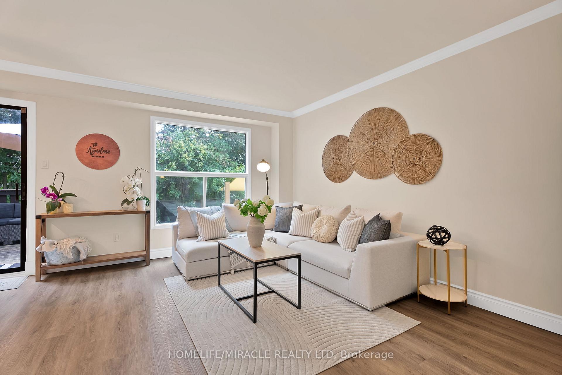 Photo 9 of 36 Driftwood Crescent, Brampton, Heart Lake East — HOMEH