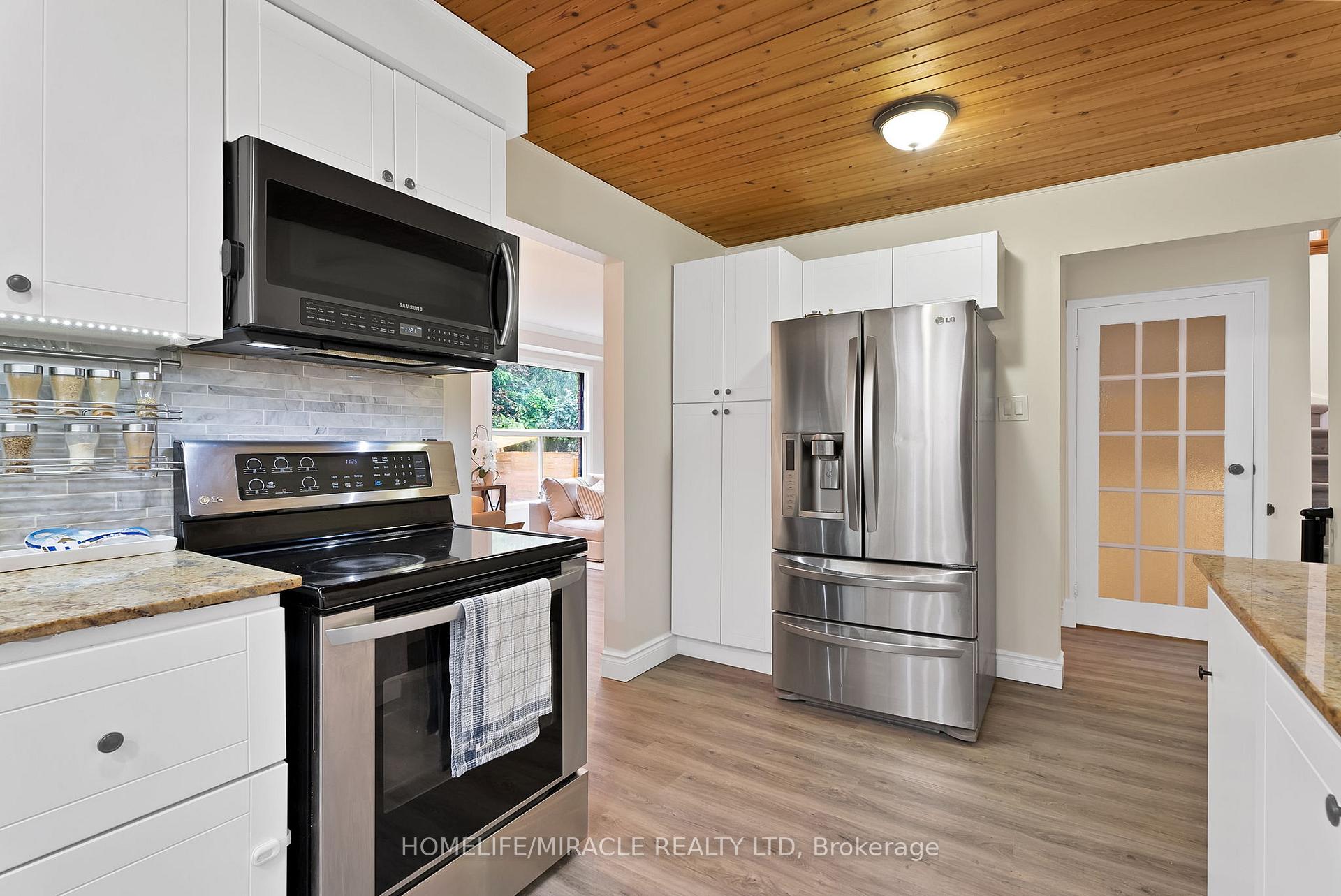 Photo 14 of 36 Driftwood Crescent, Brampton, Heart Lake East — HOMEH