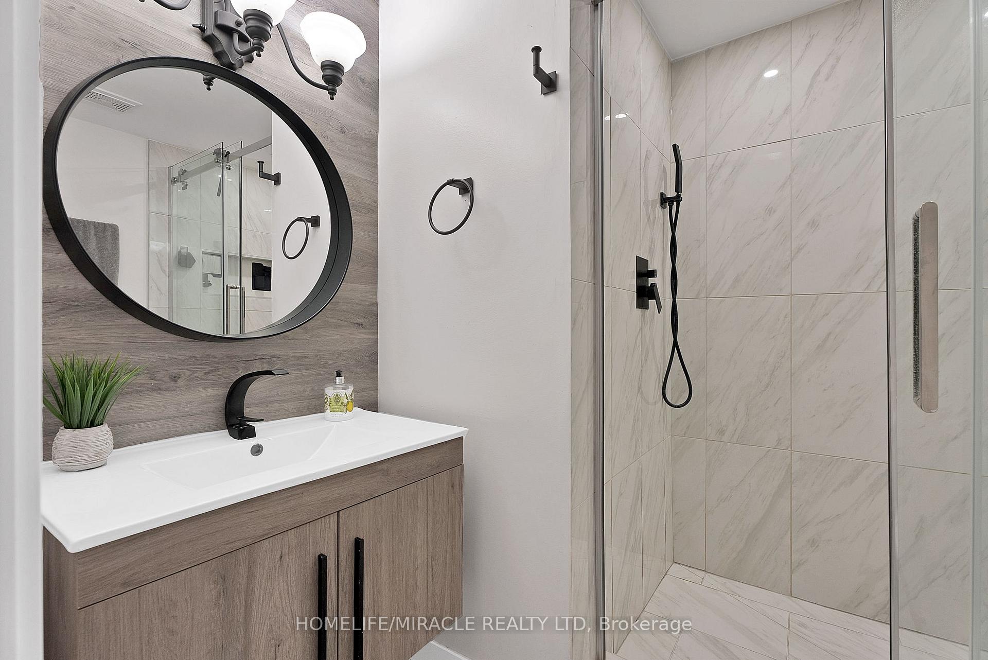 Photo 17 of 36 Driftwood Crescent, Brampton, Heart Lake East — HOMEH