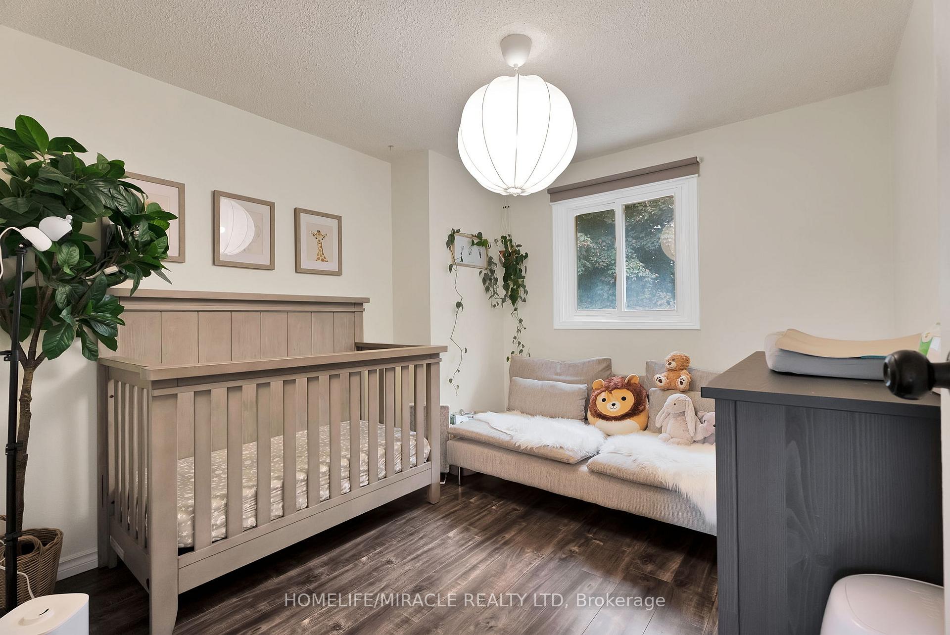 Photo 19 of 36 Driftwood Crescent, Brampton, Heart Lake East — HOMEH