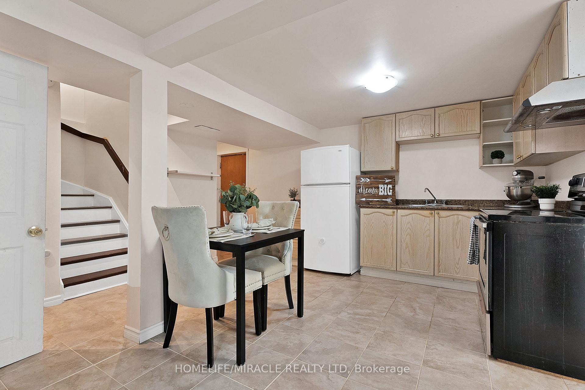 Photo 28 of 36 Driftwood Crescent, Brampton, Heart Lake East — HOMEH