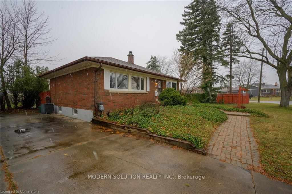 Photo 2 of 12 Robertson Place, St. Catharines, E. Chester — HOMEH
