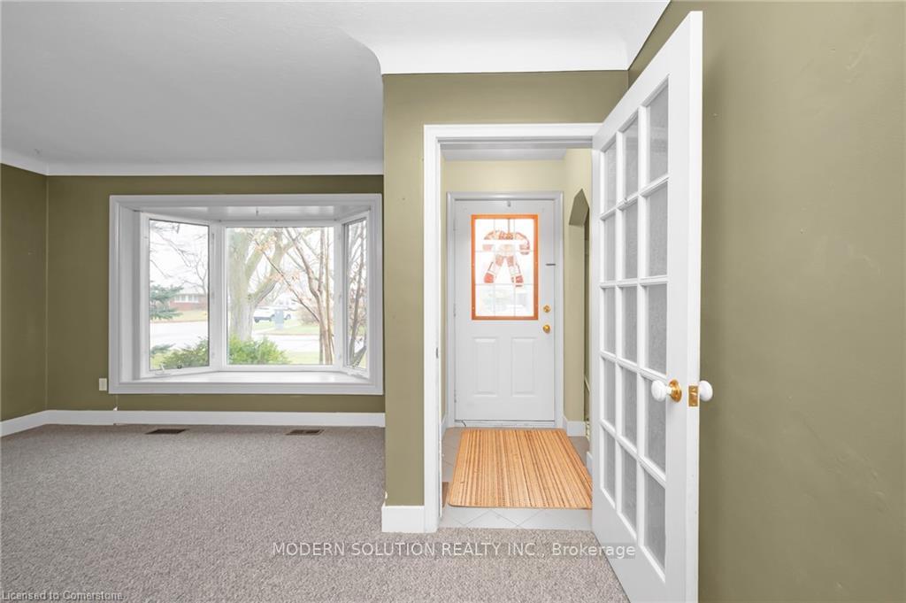 Photo 4 of 12 Robertson Place, St. Catharines, E. Chester — HOMEH