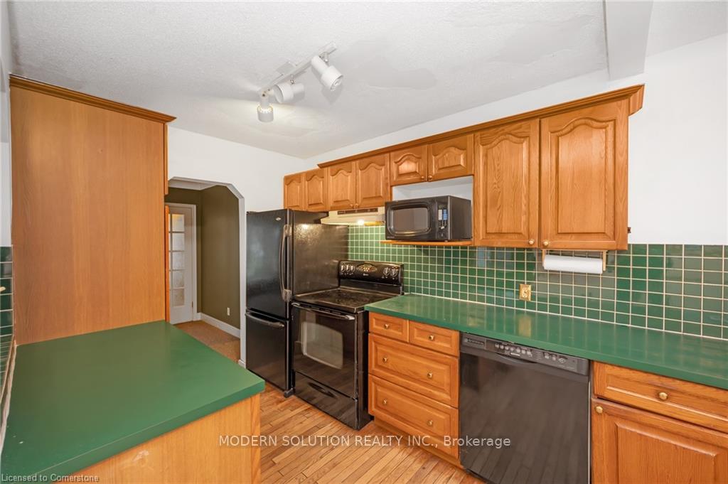 Photo 10 of 12 Robertson Place, St. Catharines, E. Chester — HOMEH