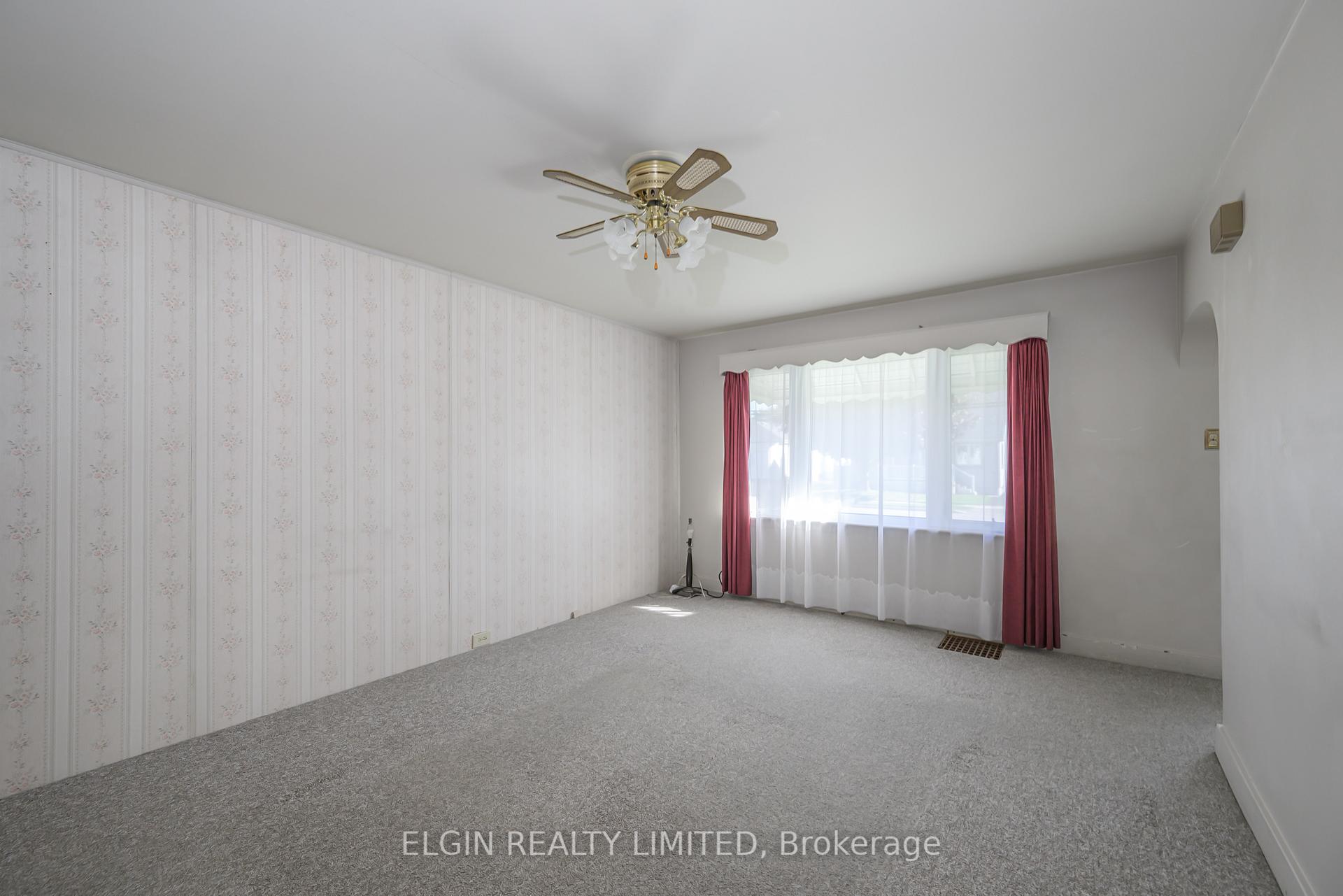 Photo 2 of 35 First Avenue, St. Thomas — HOMEH