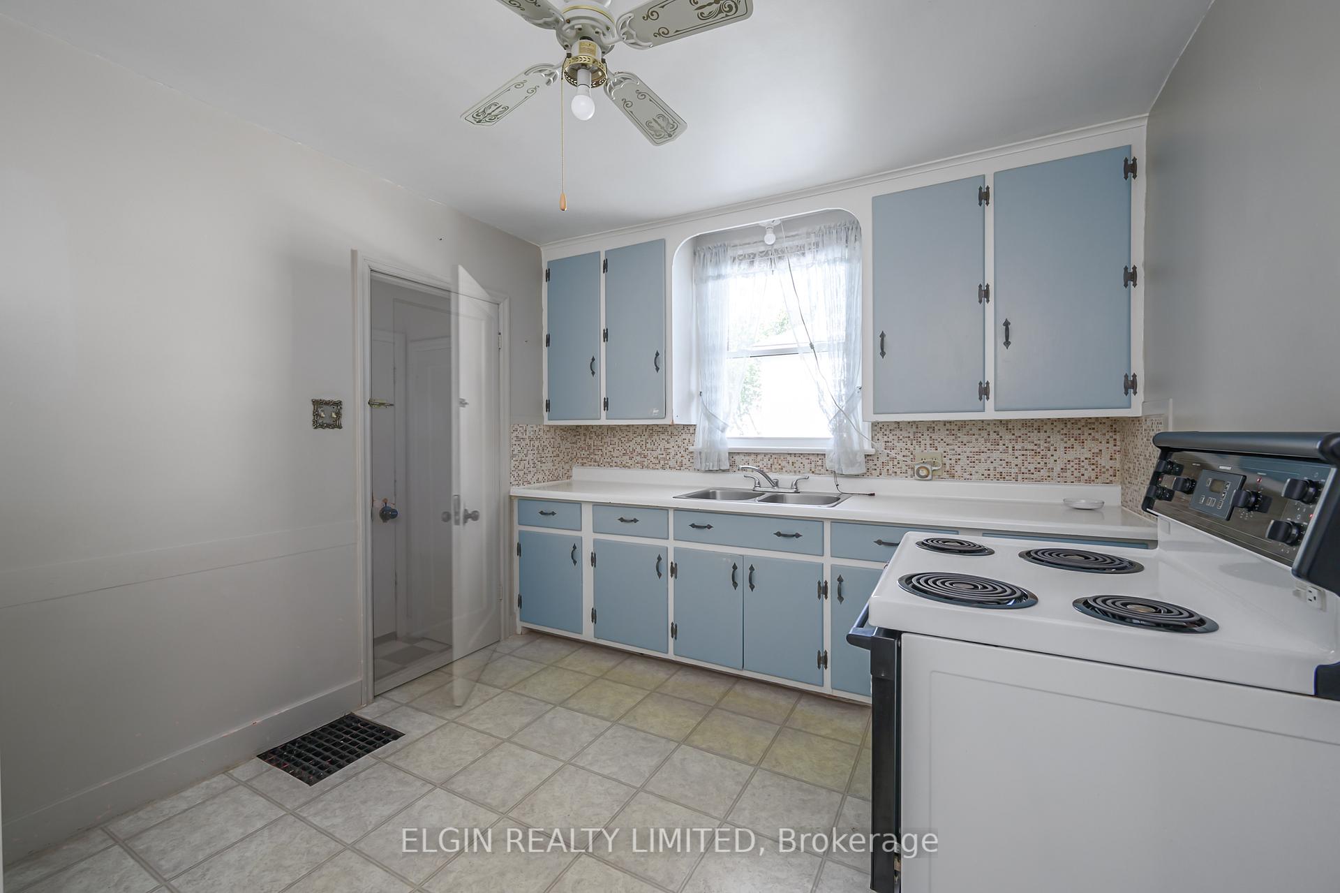 Photo 5 of 35 First Avenue, St. Thomas — HOMEH