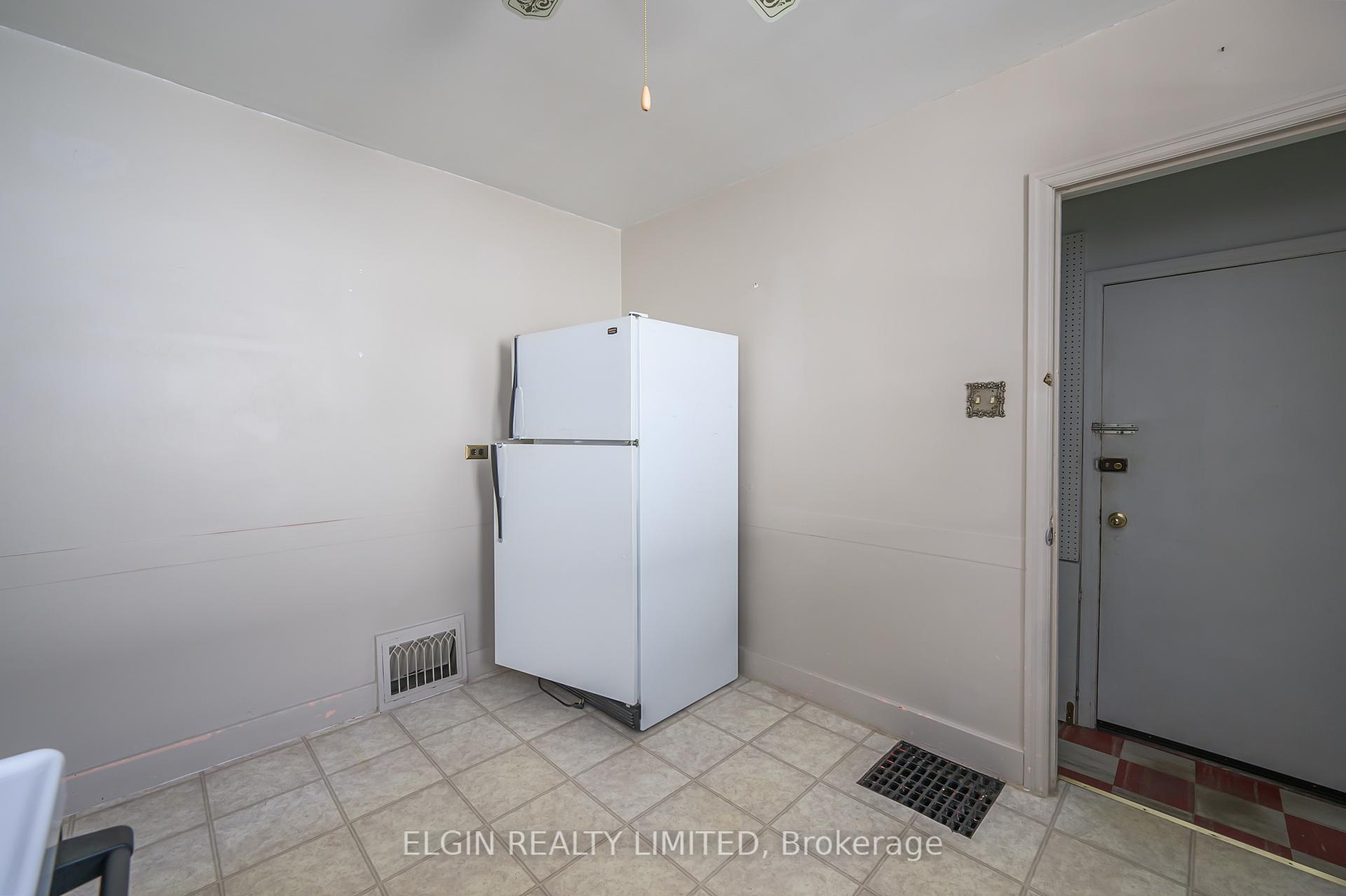 Photo 7 of 35 First Avenue, St. Thomas — HOMEH