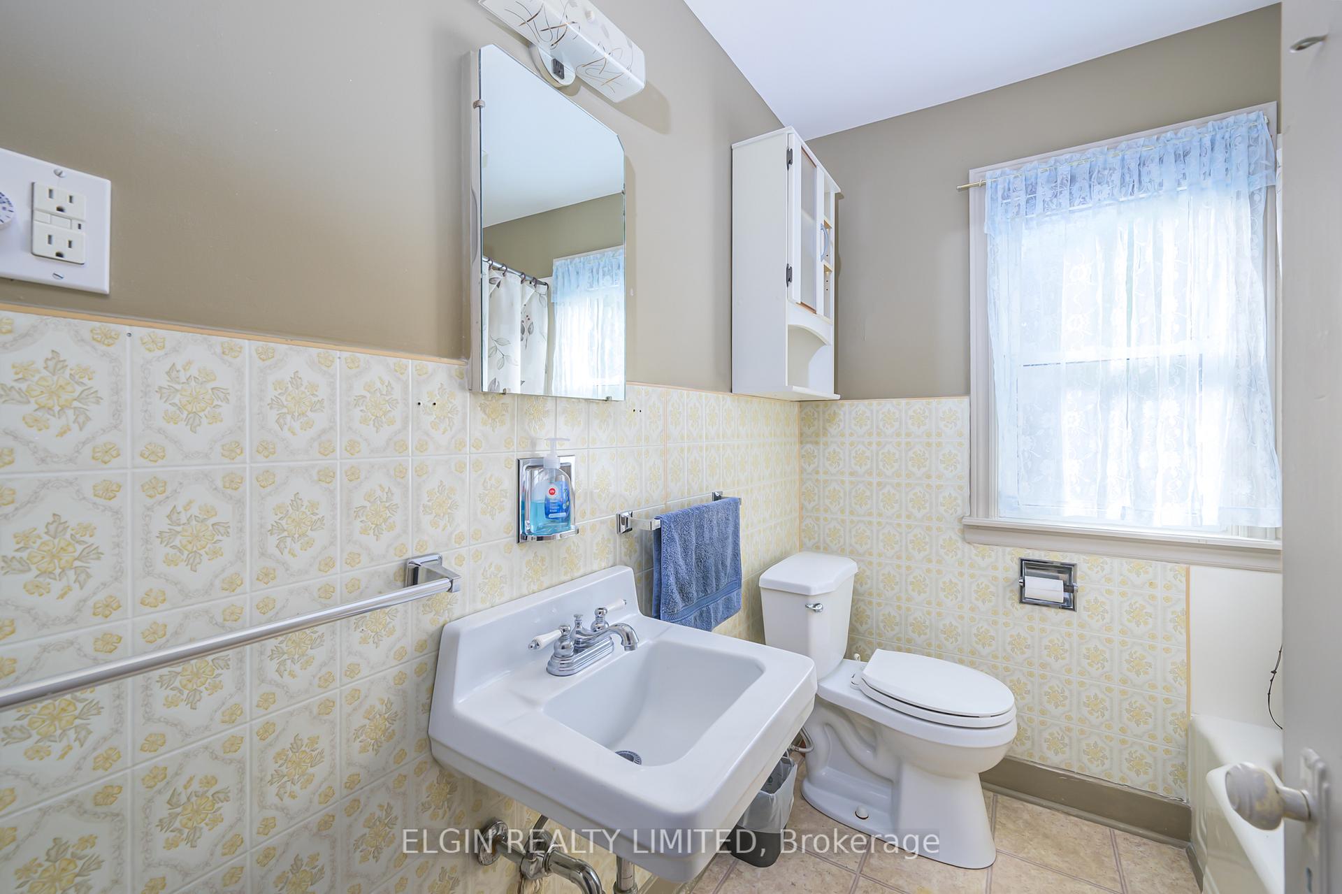 Photo 12 of 35 First Avenue, St. Thomas — HOMEH